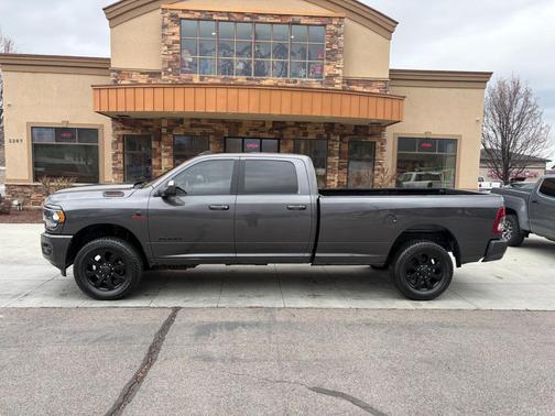 2022 RAM 3500 Big Horn Crew Cab 4x4 8' Box