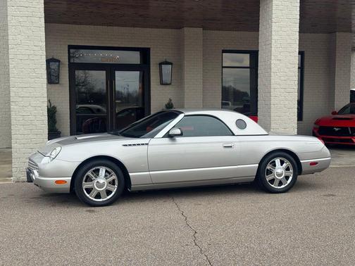 2004 Ford Thunderbird Base