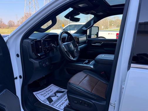 Iridescent Pearl Tricoat 2024 Chevrolet Silverado 2500 High Country