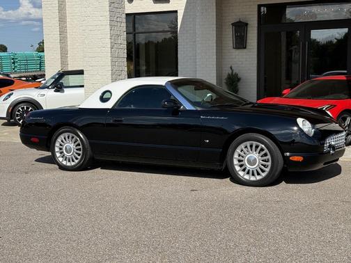 2004 Ford Thunderbird Base