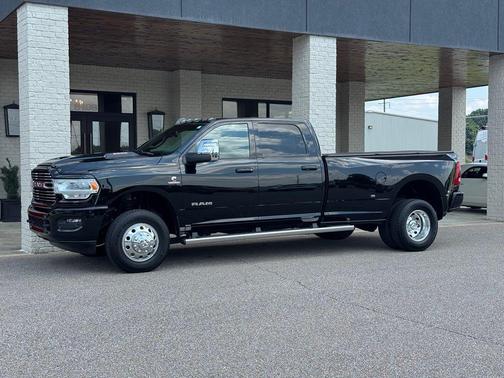 Diamond Black 2024 RAM 3500 Laramie