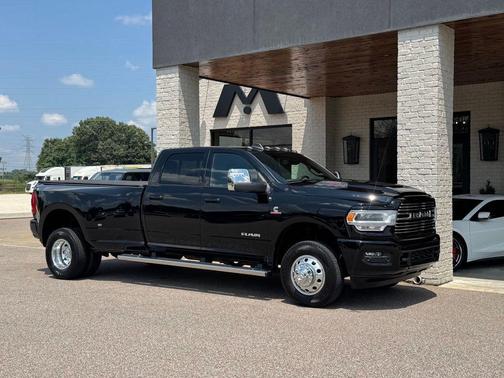 Diamond Black 2024 RAM 3500 Laramie