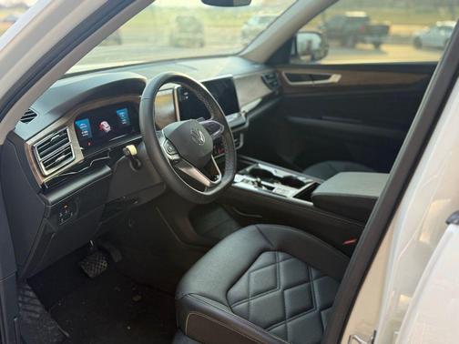 2024 Volkswagen Atlas 2.0T SE w/Technology 4MOTION