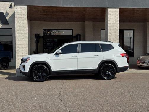 2024 Volkswagen Atlas 2.0T SE w/Technology 4MOTION