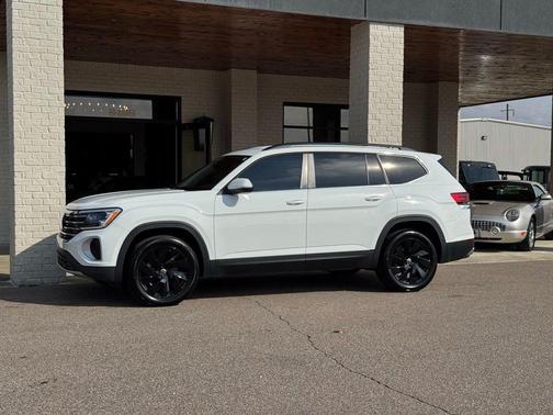 2024 Volkswagen Atlas 2.0T SE w/Technology 4MOTION