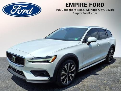 2023 Volvo V60 Cross Country B5 ULTIMATE