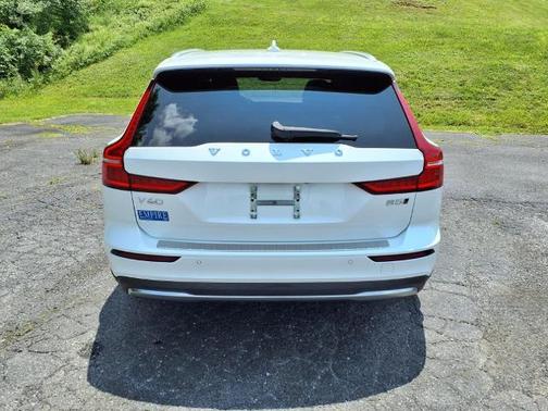 2023 Volvo V60 Cross Country B5 ULTIMATE
