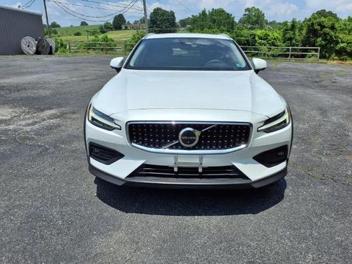 2023 Volvo V60 Cross Country B5 ULTIMATE