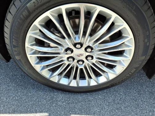 2020 Cadillac XT5 SPORT