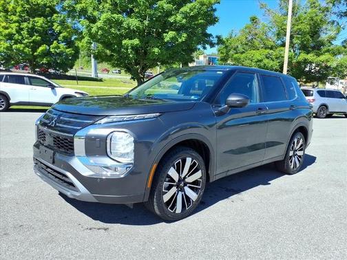 Gray 2025 Mitsubishi Outlander SE