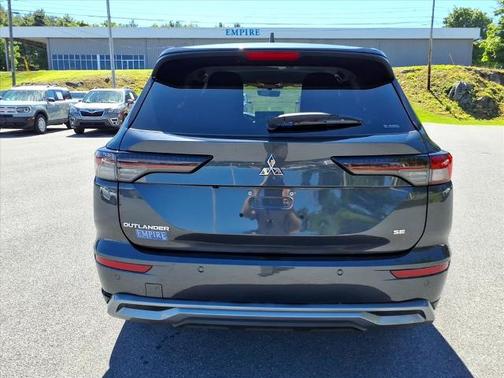 Gray 2025 Mitsubishi Outlander SE