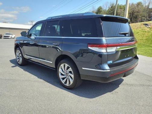 2024 Lincoln Navigator PREMIERE