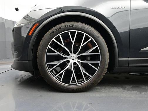 Volcano Grey Metallic 2024 Porsche Macan Macan Electric 4