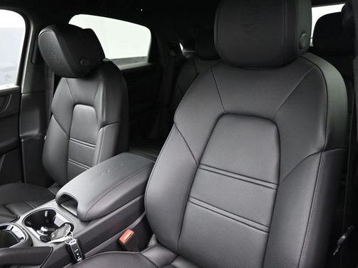 2025 Porsche Cayenne GTS