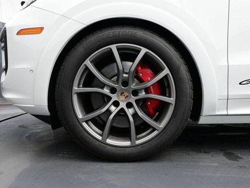 2025 Porsche Cayenne GTS