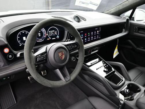 2025 Porsche Cayenne GTS