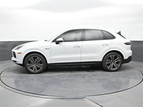 2023 Porsche Cayenne Platinum Edition