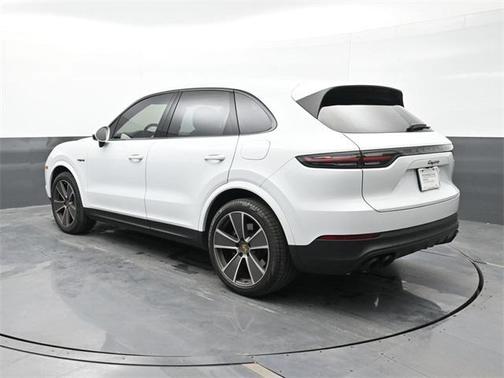 2023 Porsche Cayenne Platinum Edition