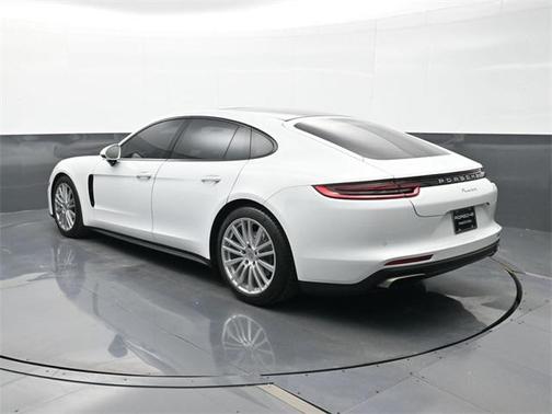 2018 Porsche Panamera 4