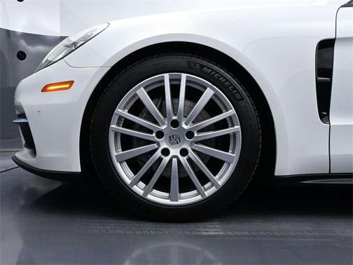 2018 Porsche Panamera 4