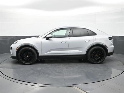 2026 Porsche Macan 4