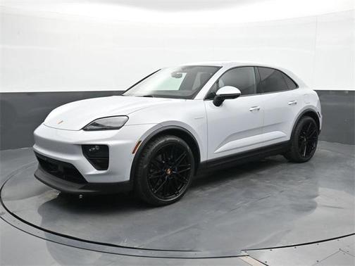 2026 Porsche Macan 4