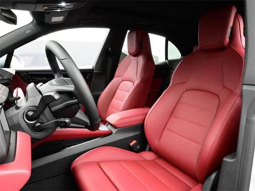 2026 Porsche Macan 4