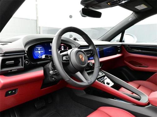 2026 Porsche Macan 4