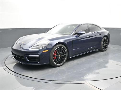 2022 Porsche Panamera GTS