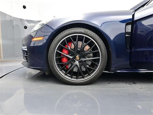 2022 Porsche Panamera GTS