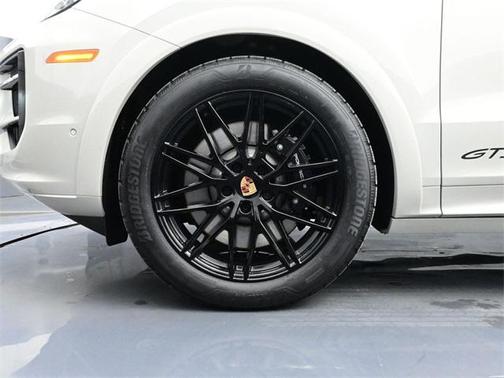 2026 Porsche Cayenne GTS