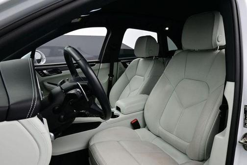 White 2023 Porsche Macan Macan