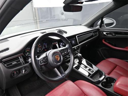 2023 Porsche Macan Base