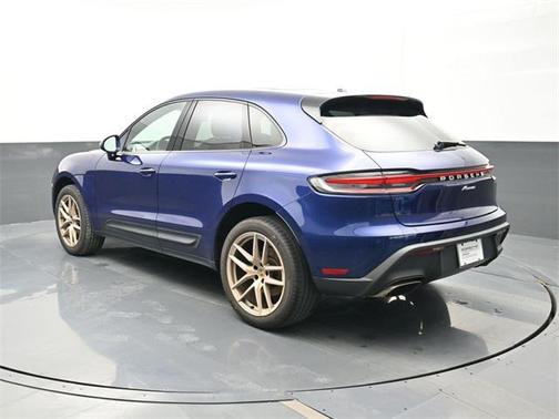 2022 Porsche Macan Base (PDK)