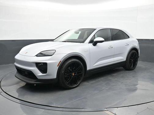 2026 Porsche Macan 4