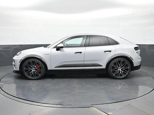 2025 Porsche Macan Turbo