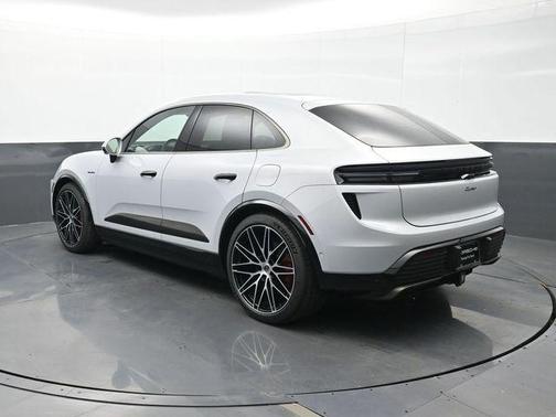 2025 Porsche Macan Turbo