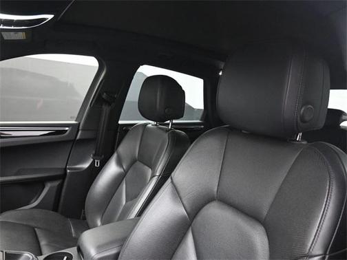 2022 Porsche Macan Base