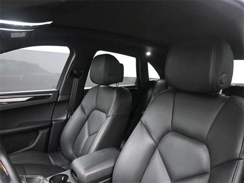 2022 Porsche Macan Base