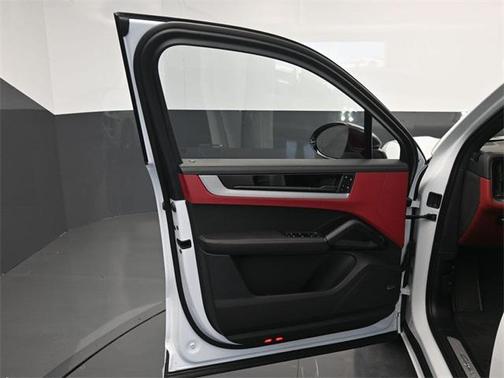2024 Porsche Cayenne E-Hybrid S