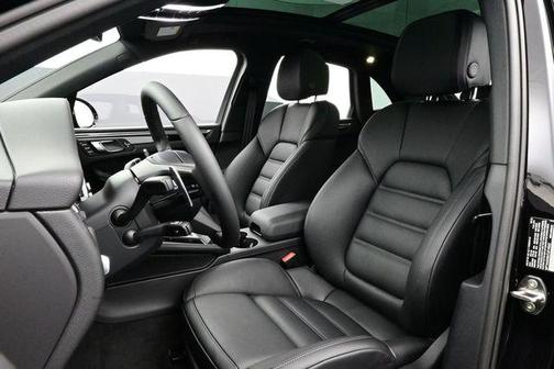 Jet Black 2026 Porsche Macan Macan