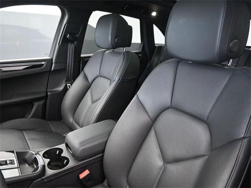2023 Porsche Macan Base