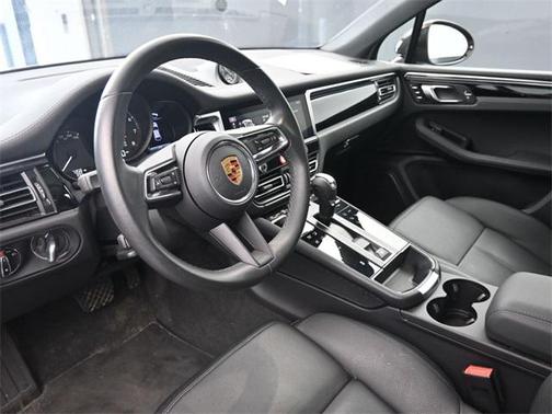 2023 Porsche Macan Base