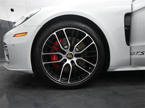 2023 Porsche Panamera GTS
