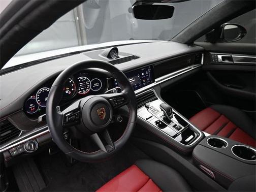 2023 Porsche Panamera GTS