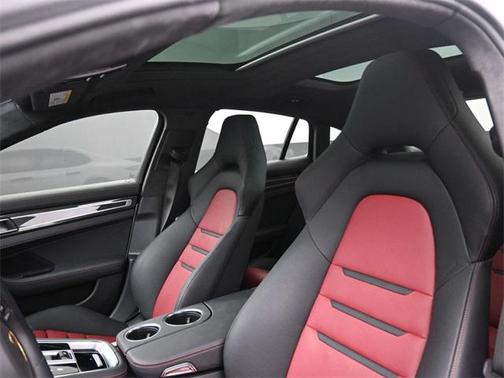 2023 Porsche Panamera GTS