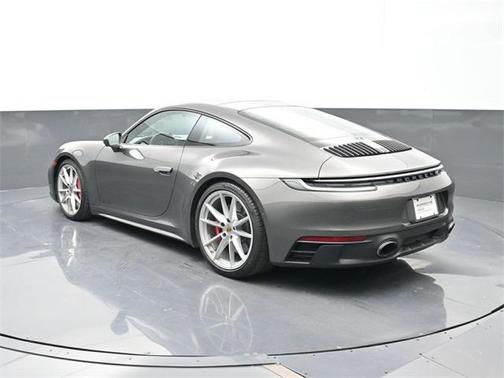 2022 Porsche 911 Carrera 4 GTS