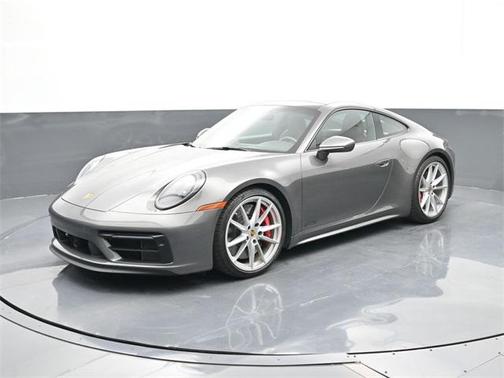2022 Porsche 911 Carrera 4 GTS