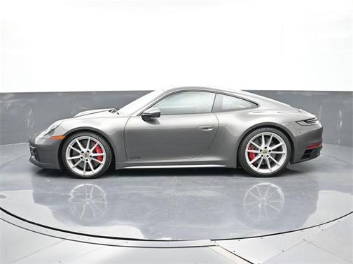 2022 Porsche 911 Carrera 4 GTS