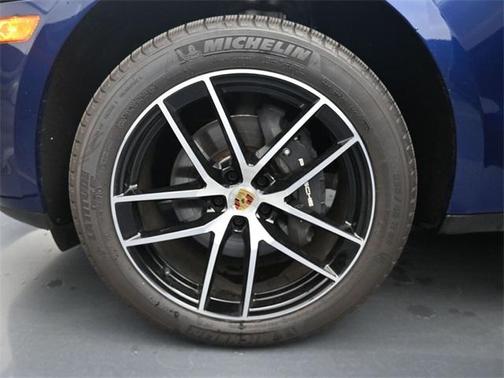 2024 Porsche Macan Base
